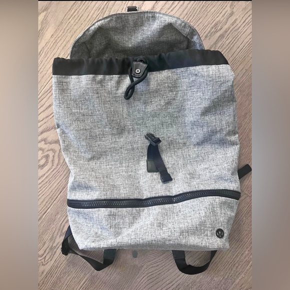 LULULEMON 24L BACKPACK **EXCELLENT CONDITION** - Picture 1 of 12